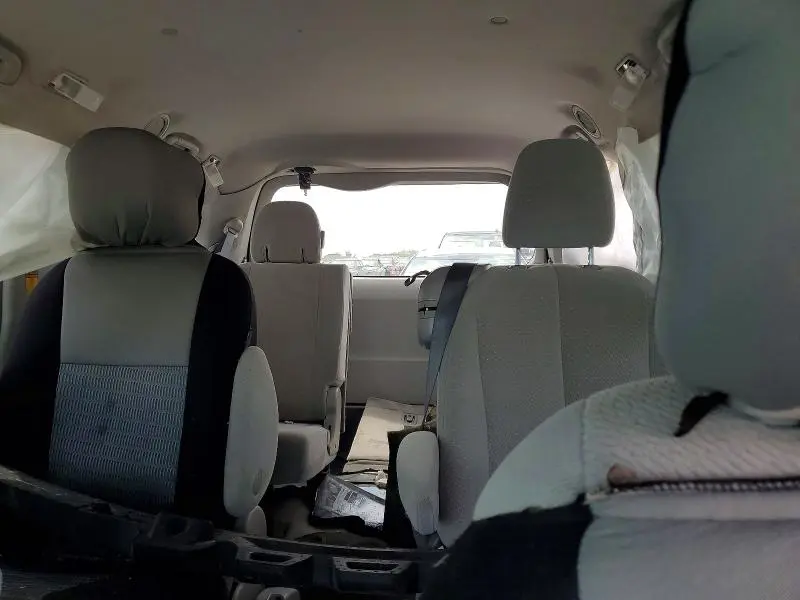 2014 TOYOTA SIENNA LE  