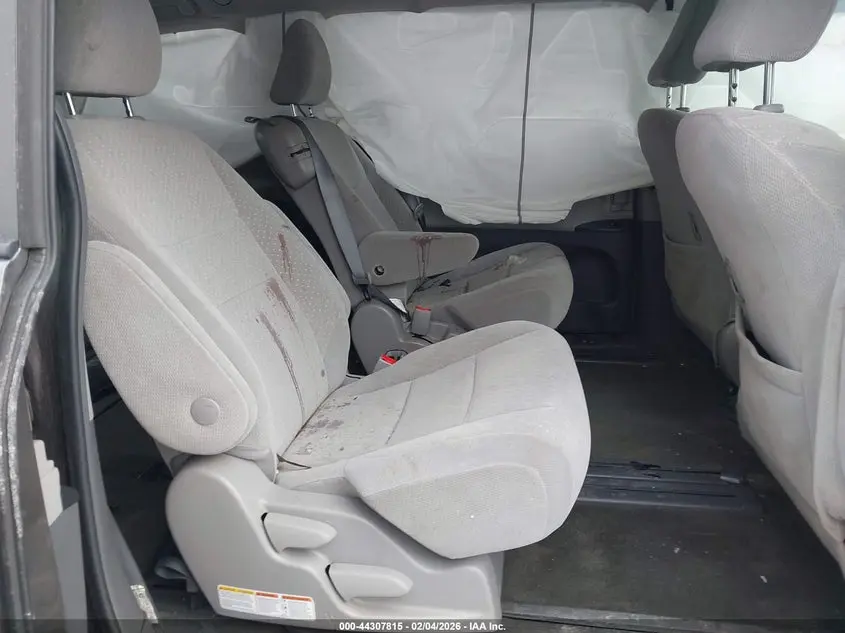 2019 TOYOTA SIENNA LE 8 PASSENGER
