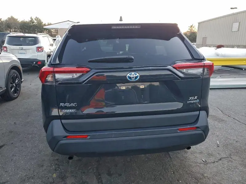 2022 TOYOTA RAV4 XLE  