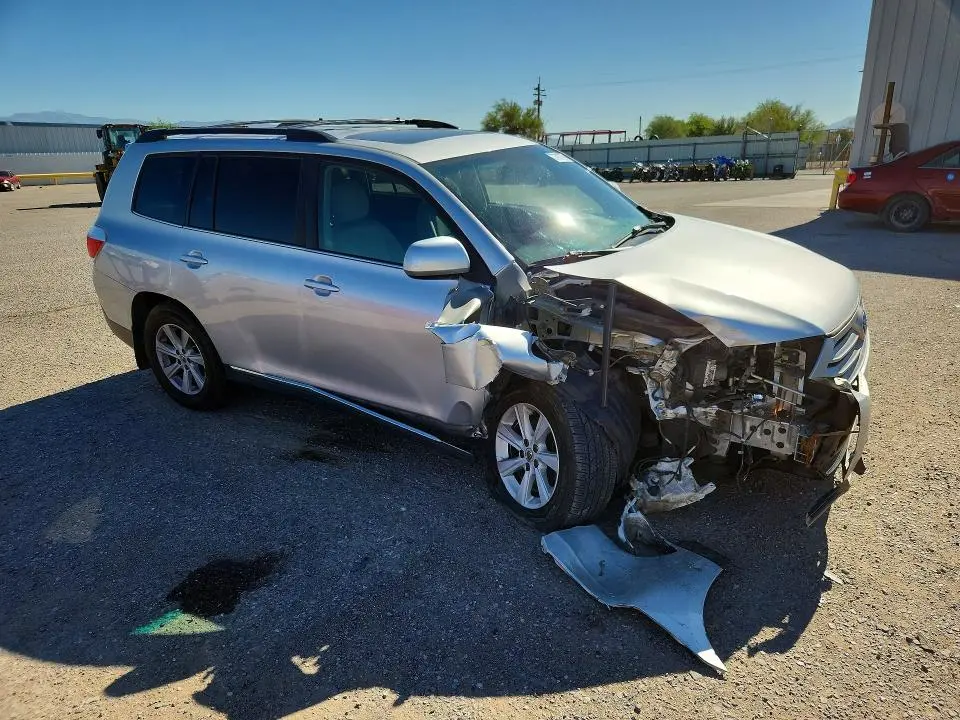 2012 TOYOTA HIGHLANDER SE  