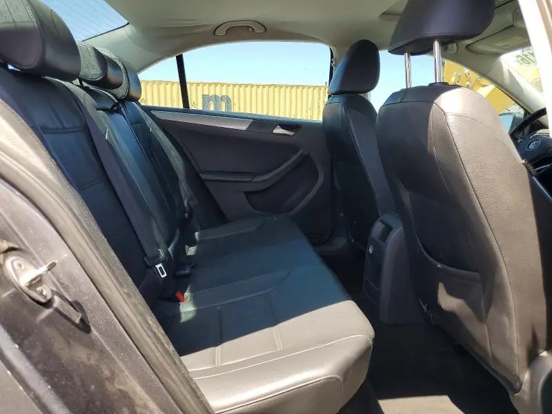 2016 VOLKSWAGEN JETTA SE  