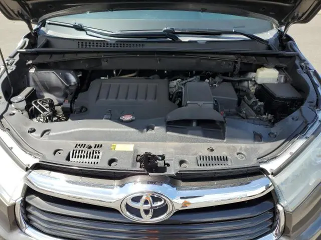 2016 TOYOTA HIGHLANDER LE  