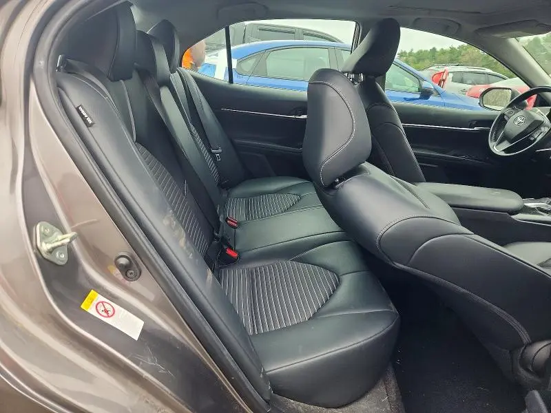 2019 TOYOTA CAMRY SE  
