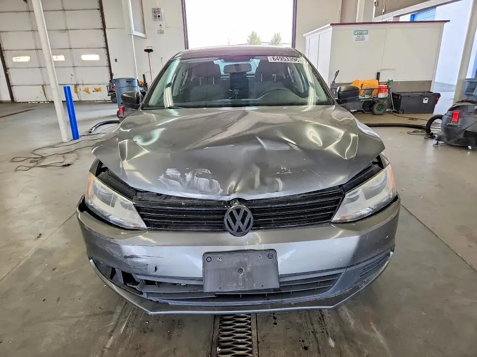 2011 VOLKSWAGEN JETTA BASE  