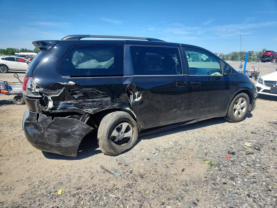 2012 TOYOTA SIENNA LE  
