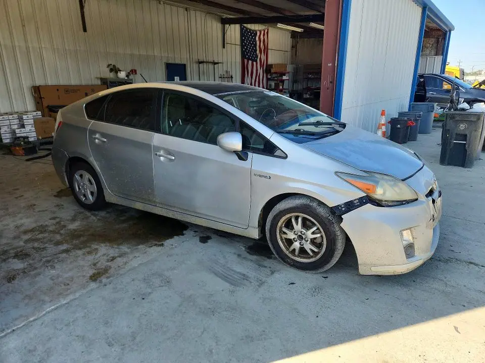 2010 TOYOTA PRIUS III  