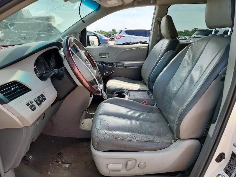 2011 TOYOTA SIENNA LIMITED 7-PASSENGER  