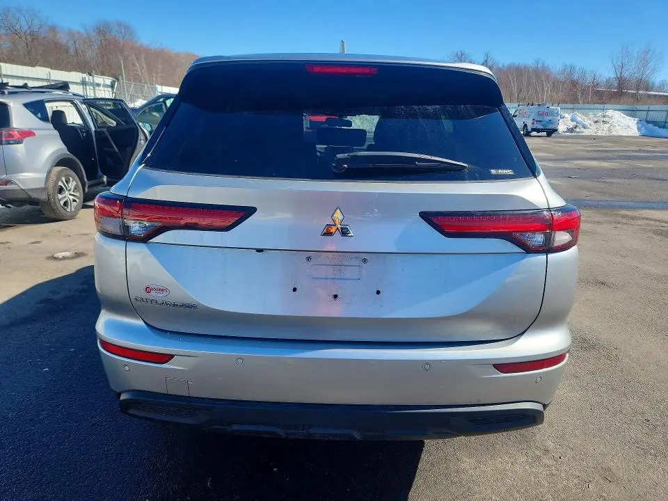 2022 MITSUBISHI OUTLANDER ES  