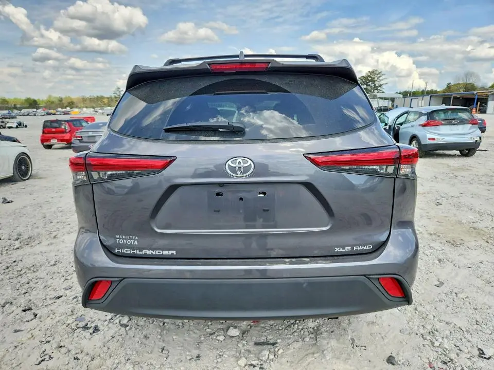 2022 TOYOTA HIGHLANDER XLE  