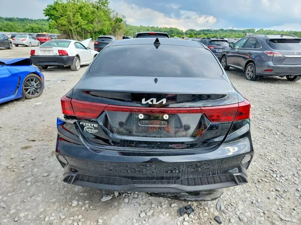 2024 KIA FORTE LXS  