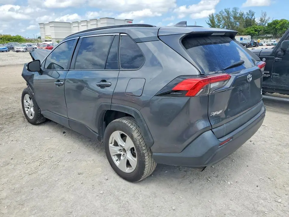 2021 TOYOTA RAV4 XLE  