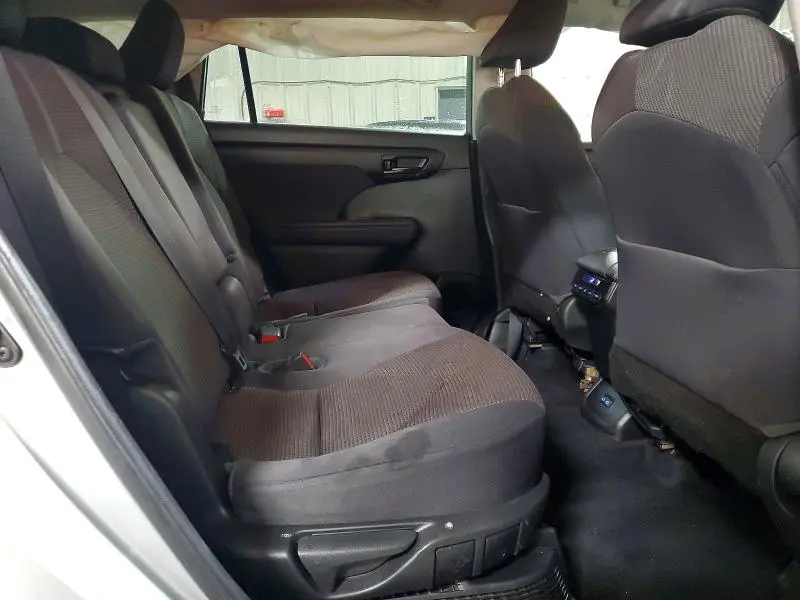 2022 TOYOTA HIGHLANDER HYBRID LE  