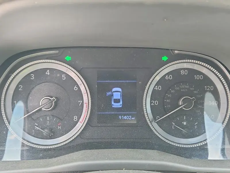 2023 HYUNDAI SONATA SE  