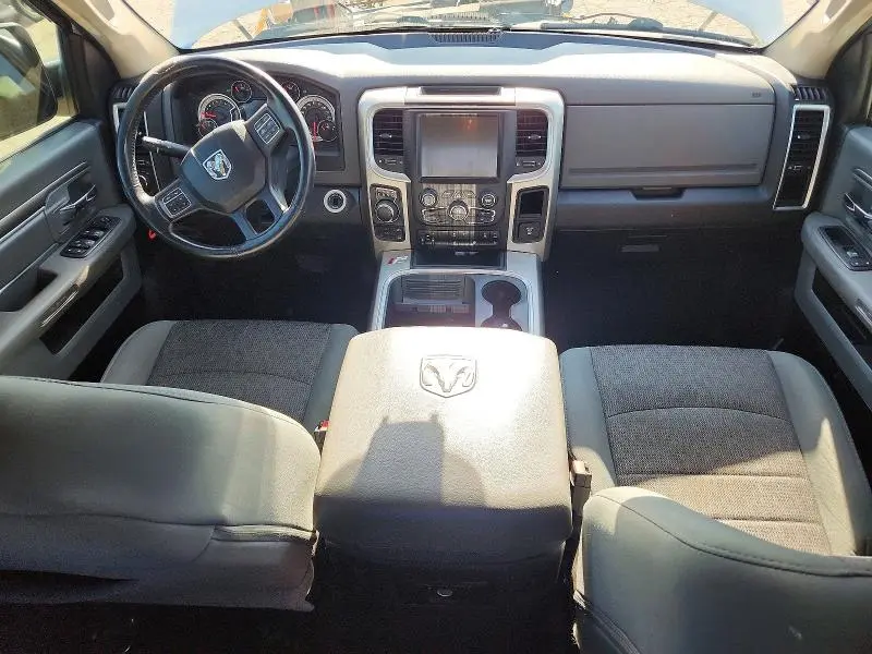 2016 RAM 1500 SLT  