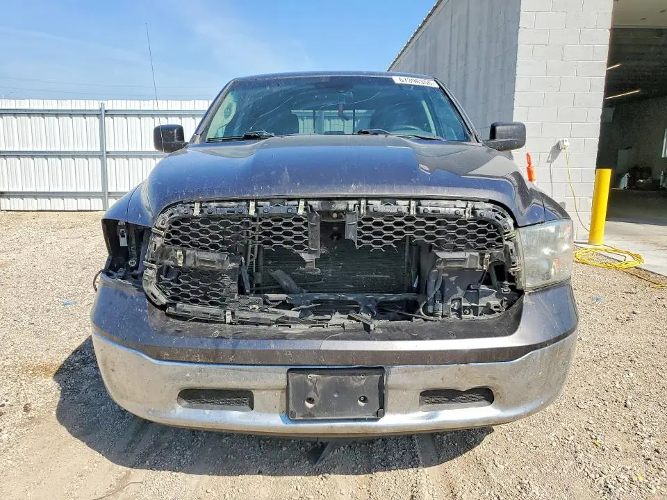 2017 RAM 1500 SLT  