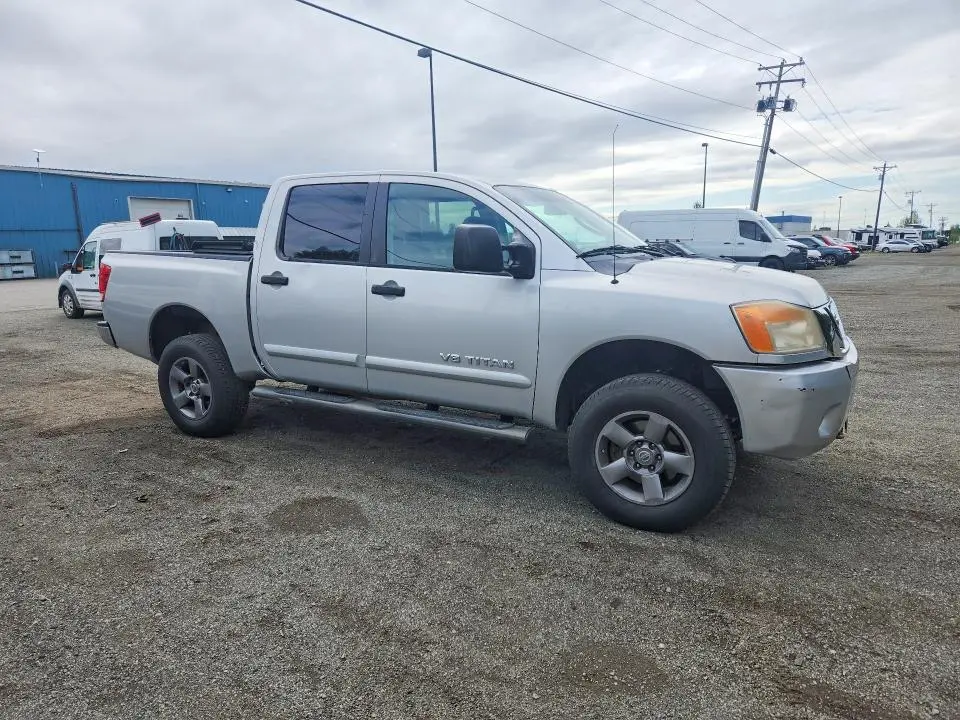 2010 NISSAN TITAN SE  