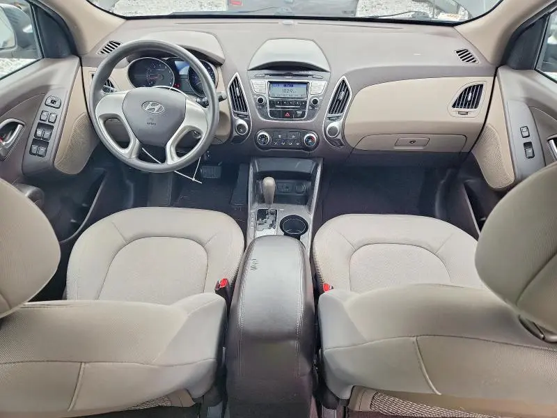 2010 HYUNDAI TUCSON GLS  