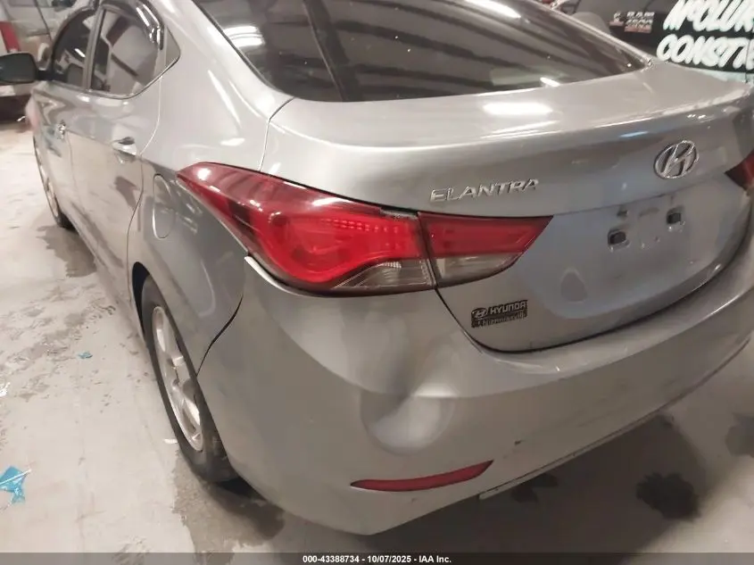2015 HYUNDAI ELANTRA SE