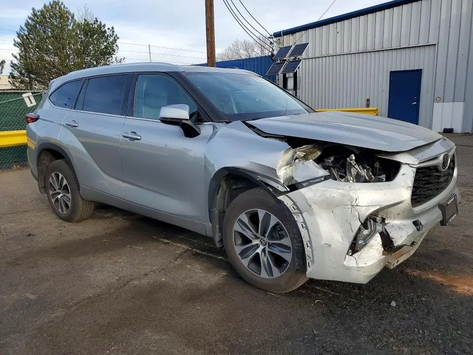 2020 TOYOTA HIGHLANDER XLE  