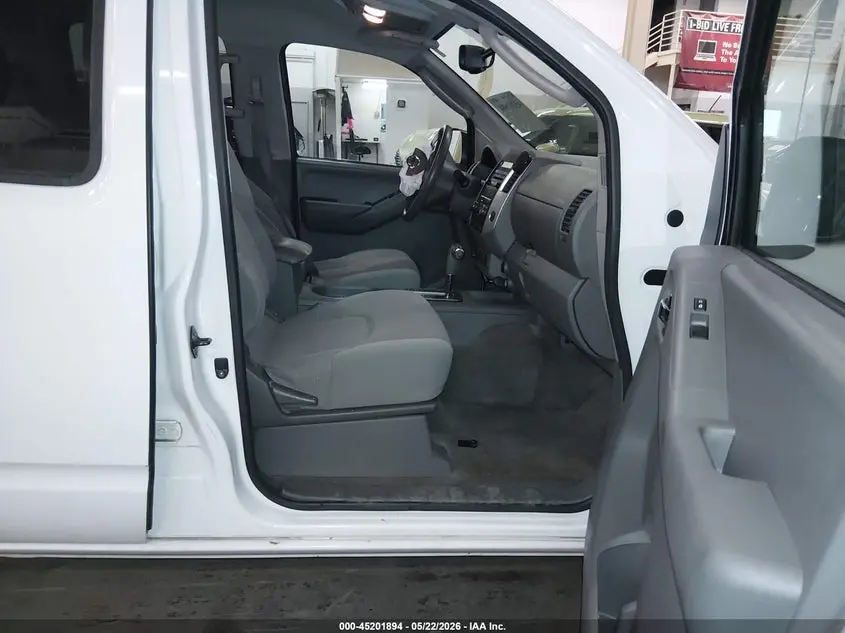 2011 NISSAN FRONTIER SV
