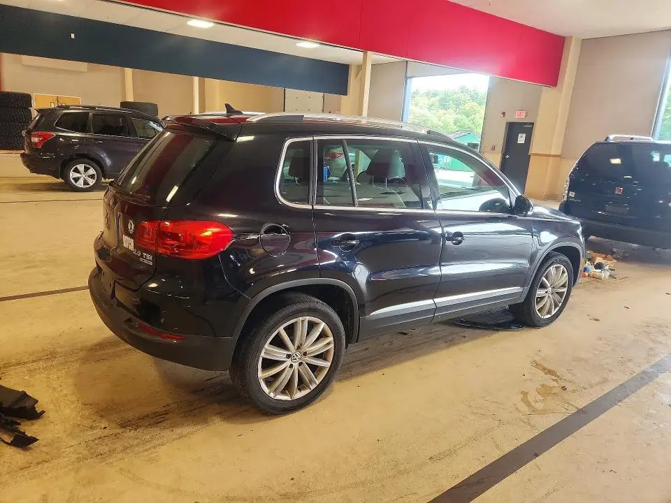 2013 VOLKSWAGEN TIGUAN S  