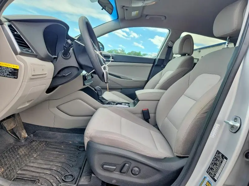 2016 HYUNDAI TUCSON SE  