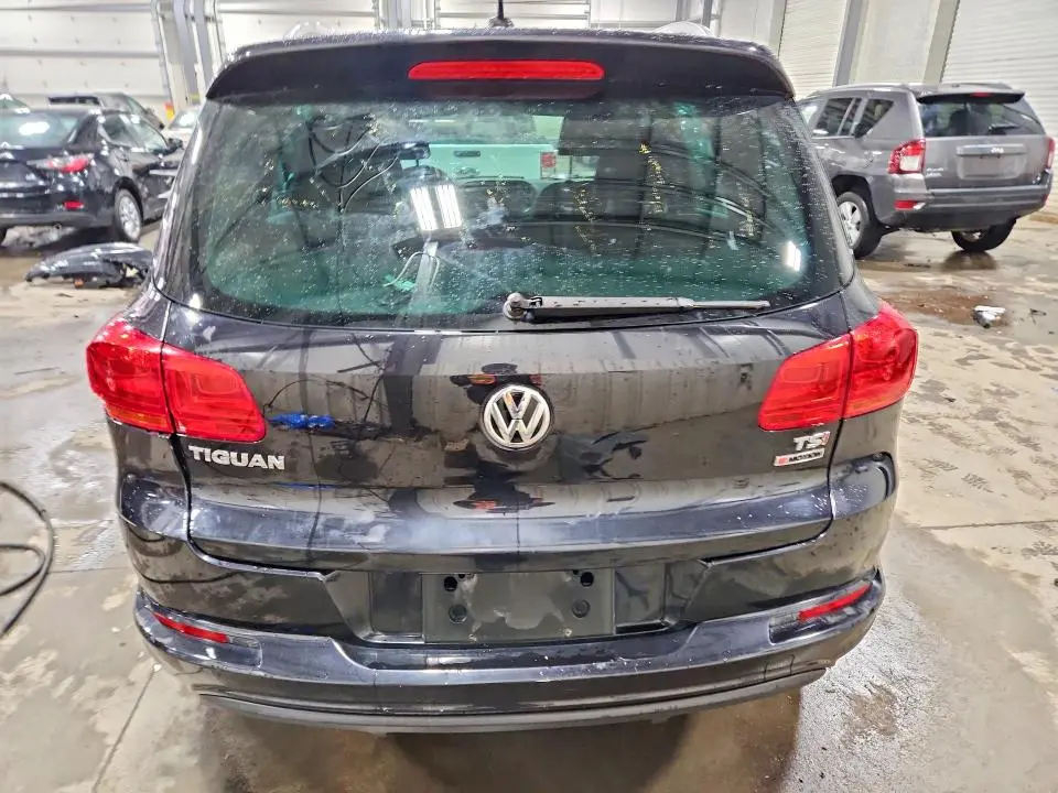 2016 VOLKSWAGEN TIGUAN S  