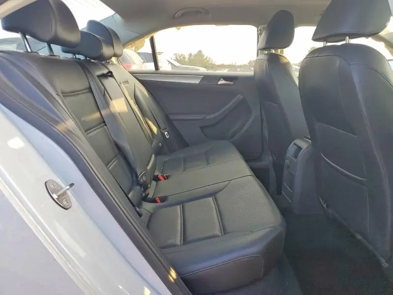 2017 VOLKSWAGEN JETTA SE  