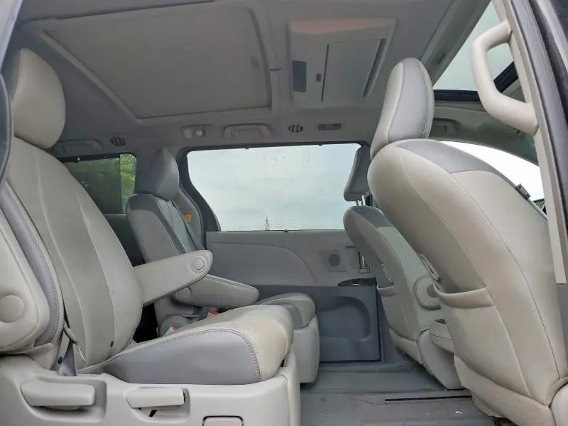 2013 TOYOTA SIENNA XLE 8-PASSENGER  