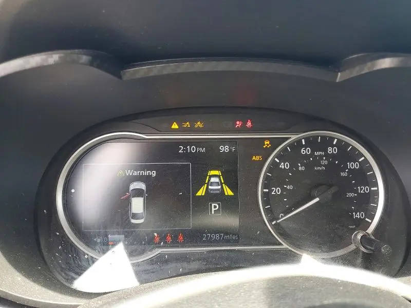 2024 NISSAN VERSA SR  