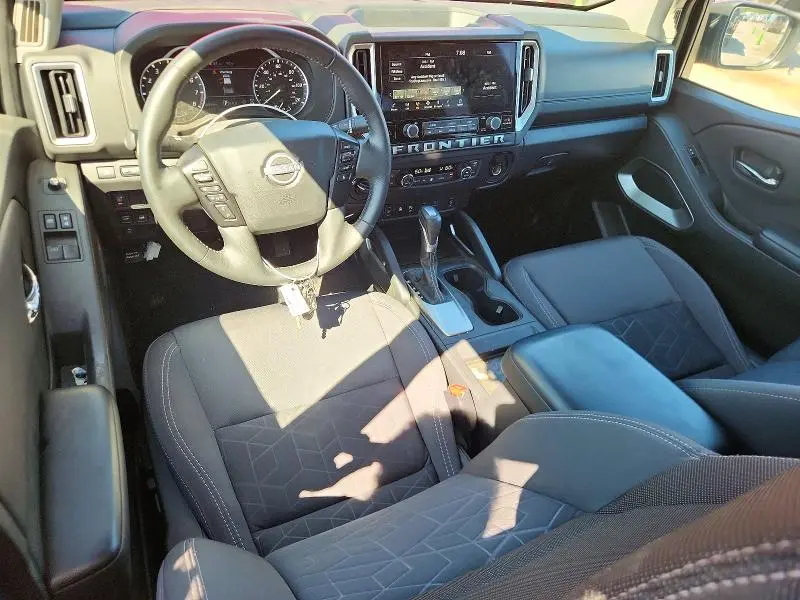 2025 NISSAN FRONTIER SV  