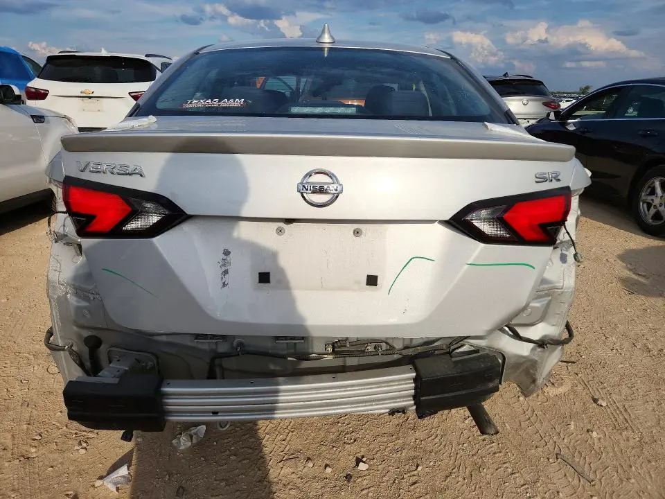 2021 NISSAN VERSA SR  