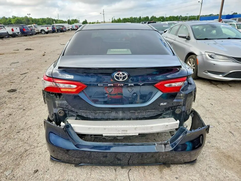 2018 TOYOTA CAMRY SE  