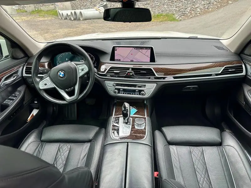 2021 BMW 750 XI  