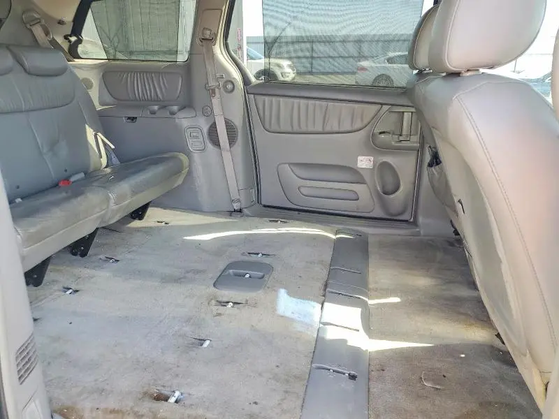 2010 TOYOTA SIENNA XLE  