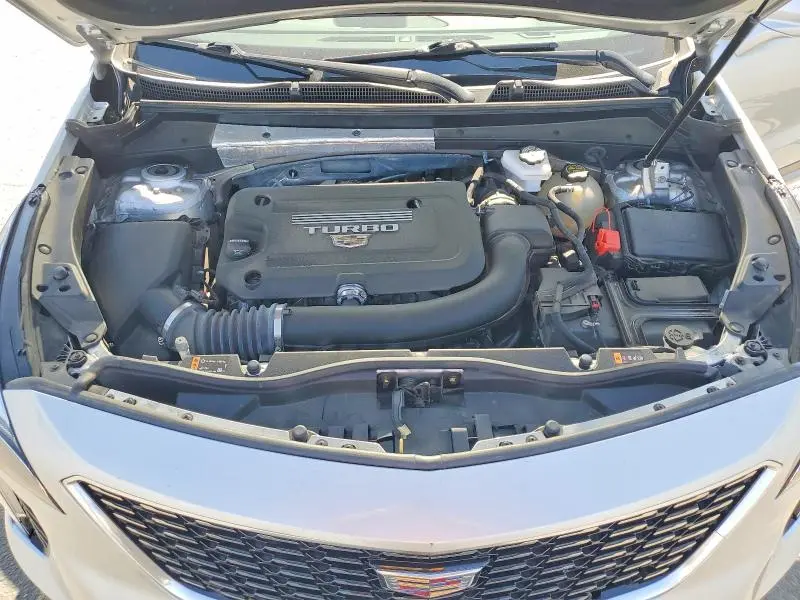2022 CADILLAC XT4 PREMIUM LUXURY  