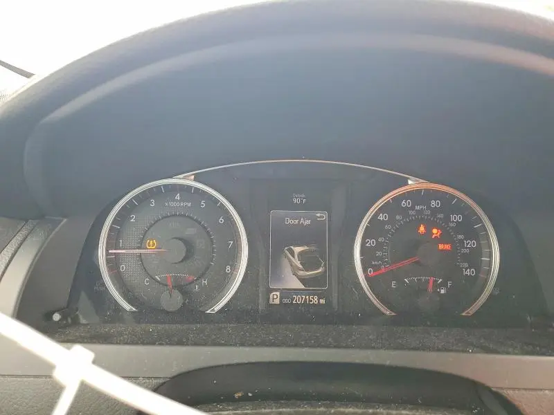 2016 TOYOTA CAMRY SE  