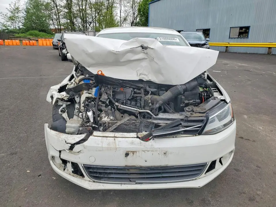 2013 VOLKSWAGEN JETTA SE  