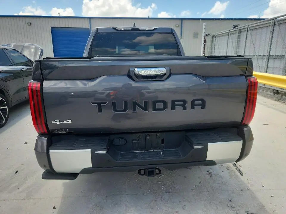 2024 TOYOTA TUNDRA CREWMAX LIMITED  