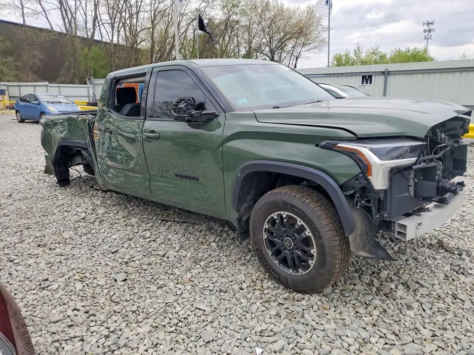 2022 TOYOTA TUNDRA SR5  