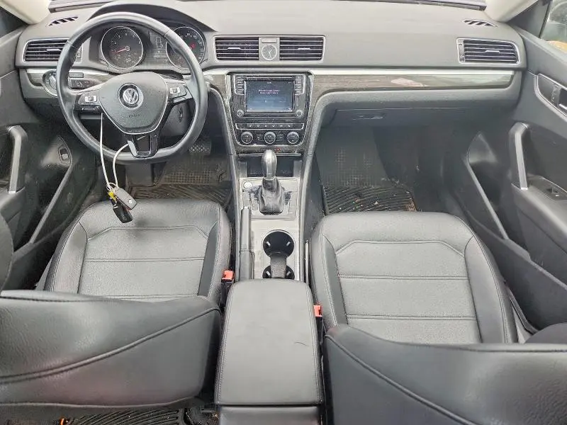2016 VOLKSWAGEN PASSAT SE  