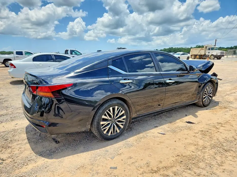 2024 NISSAN ALTIMA SV  