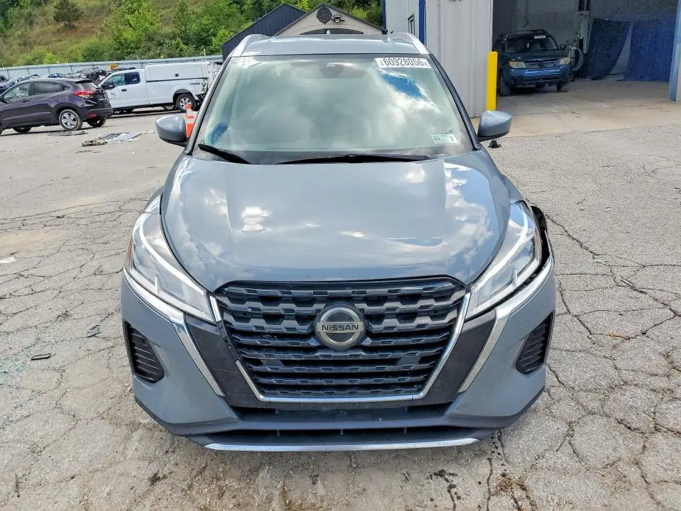 2021 NISSAN KICKS SV  