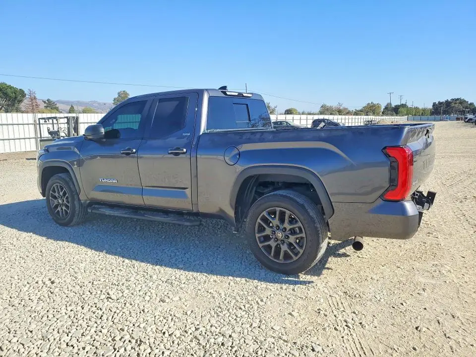 2022 TOYOTA TUNDRA SR5  