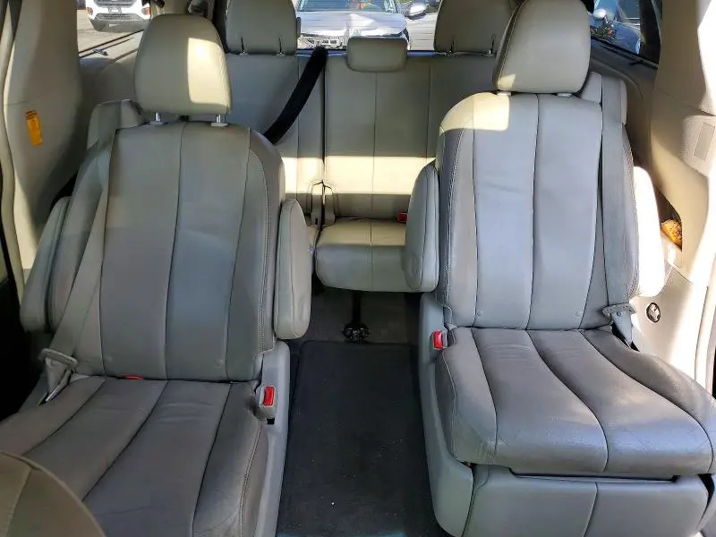 2013 TOYOTA SIENNA LIMITED 7-PASSENGER  