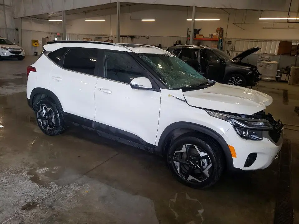 2024 KIA SELTOS EX  
