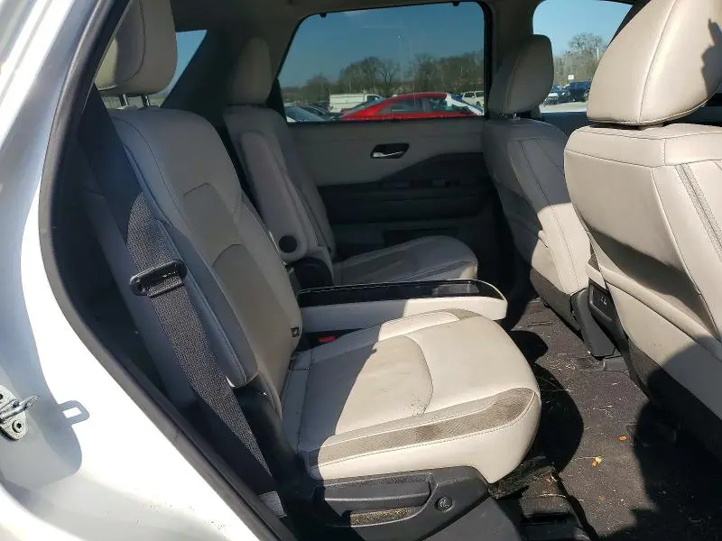 2024 NISSAN PATHFINDER SL  