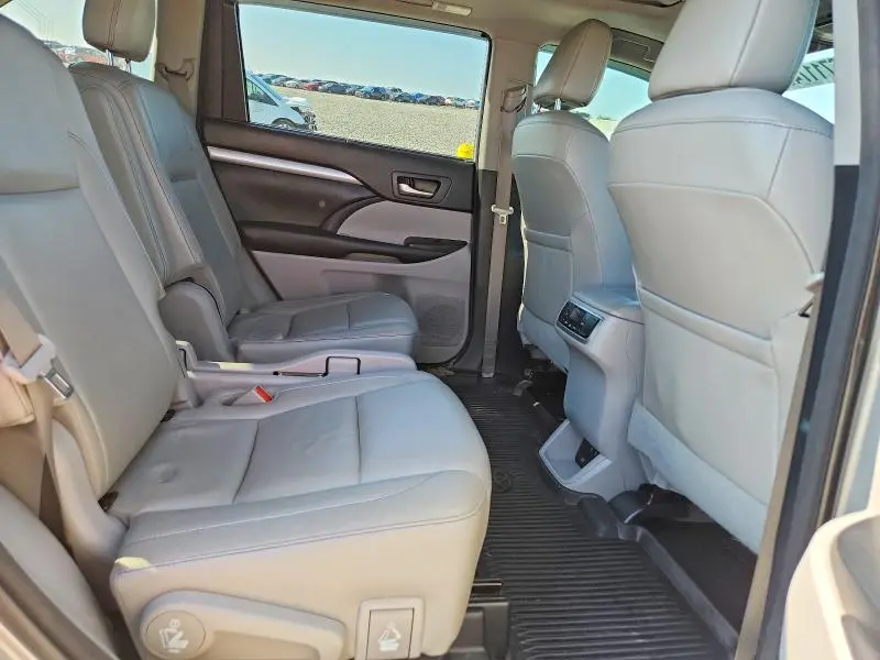 2018 TOYOTA HIGHLANDER XLE  