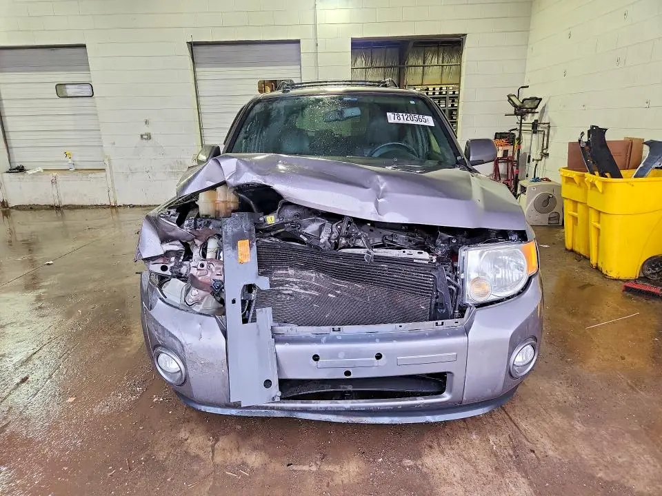 2011 FORD ESCAPE LIMITED  