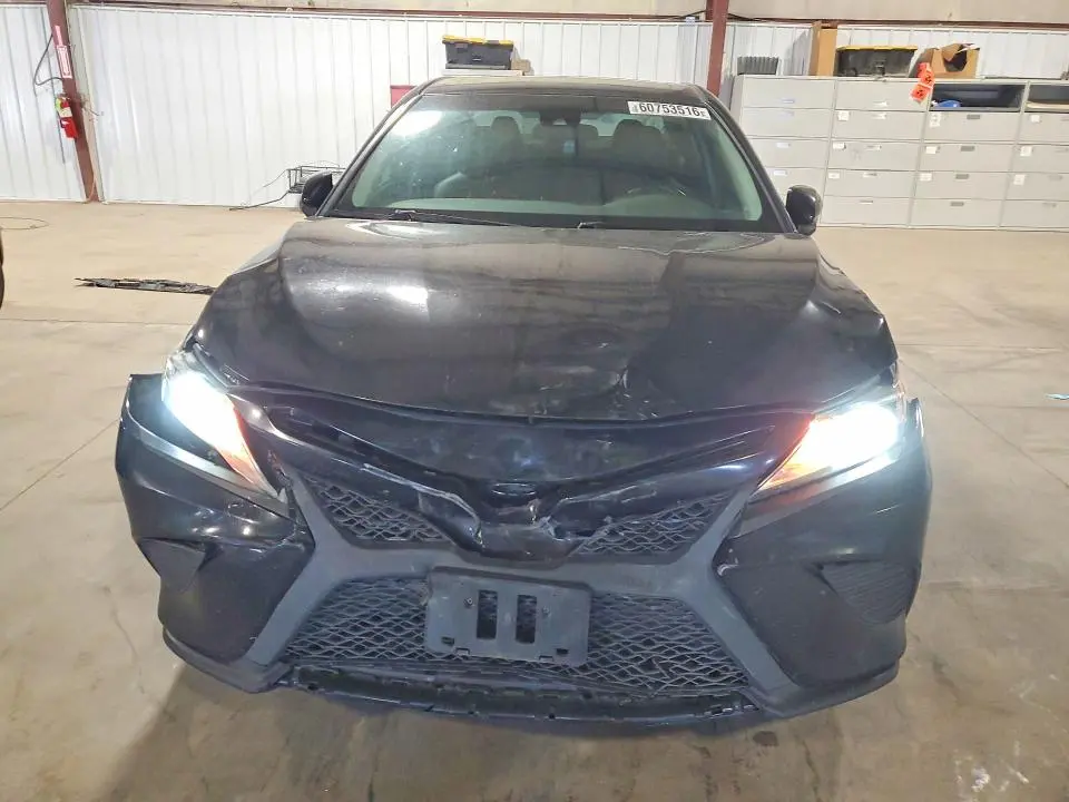 2018 TOYOTA CAMRY SE  
